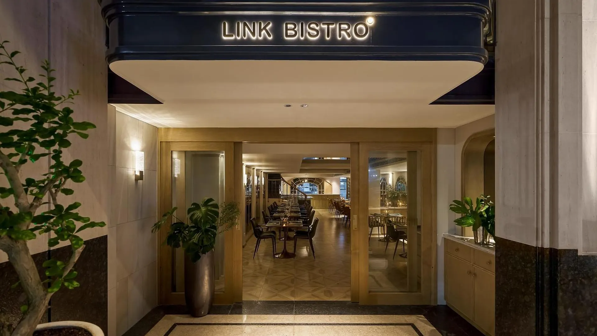 ***** Hotel La Siesta Premium Saigon Central Ho Chi Minh City Vietnam